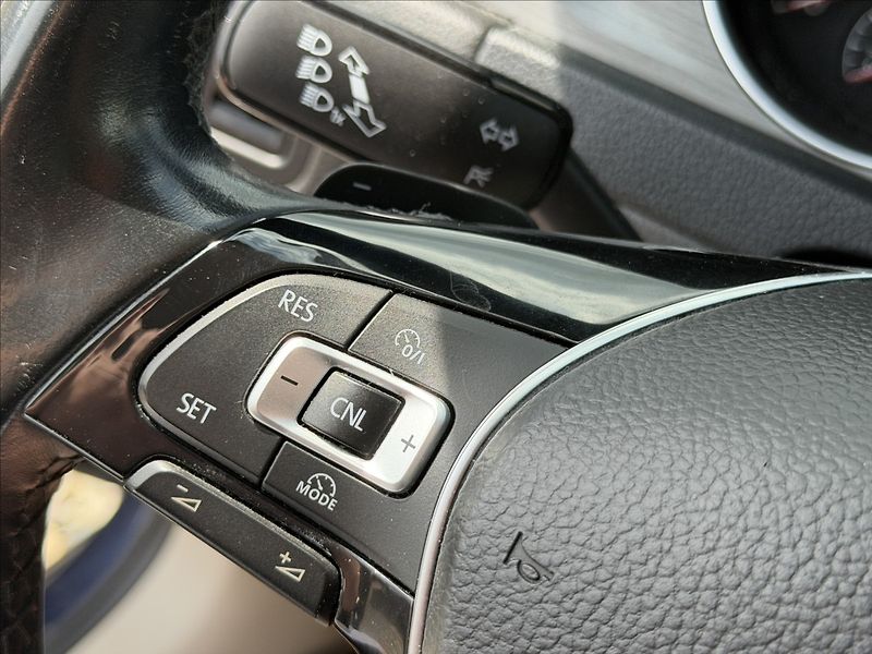 Volkswagen Golf TSI DSG F1 NAVI SERVISKA - fotka 16 z 32