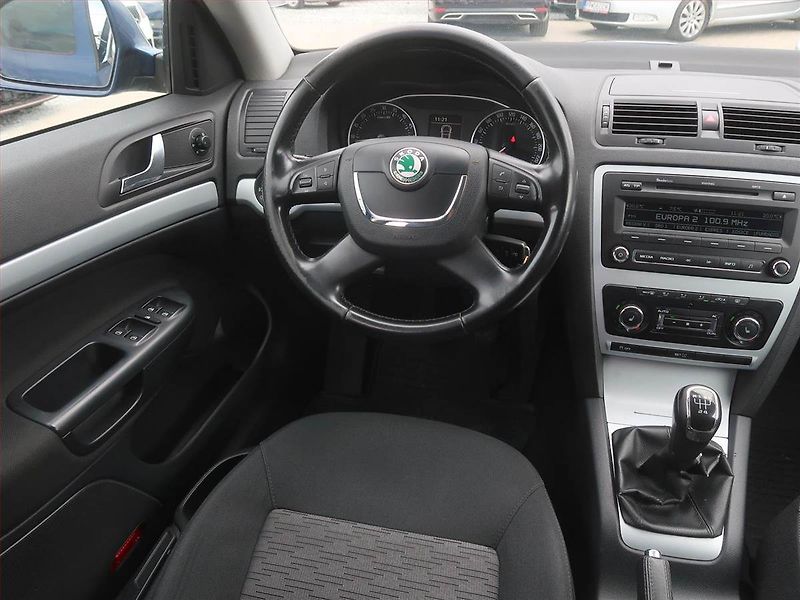 Škoda Octavia (2011) Ambition 1.6 TDI, Tempomat - fotka 7 z 15
