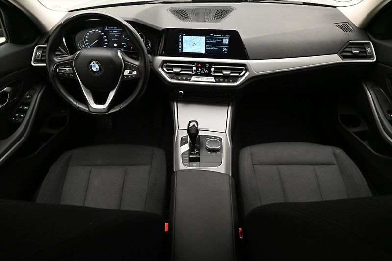 BMW Řada 3 2,0 320d 140 kW Steptronic Zár - fotka 15 z 31
