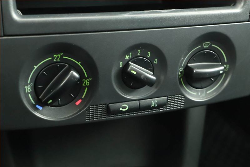 Škoda Fabia (2006) 2.0, po STK, slušný stav - fotka 13 z 16