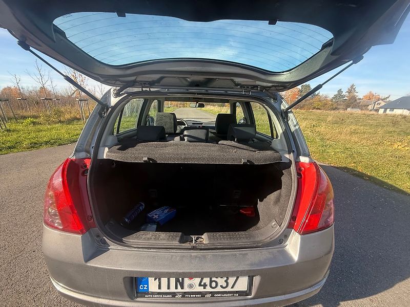 Suzuki Swift 1,3 D - fotka 16 z 18