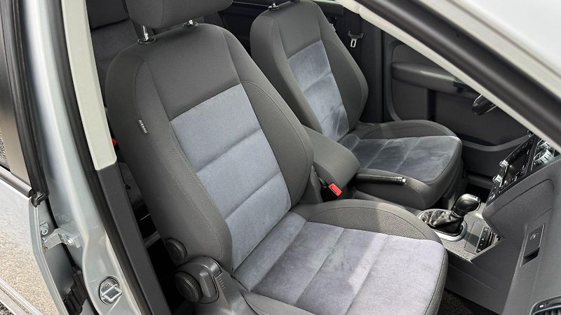 Volkswagen Touran (2014) 2.0TDi 130kW *Tažné*Navi*DSG* - fotka 16 z 24