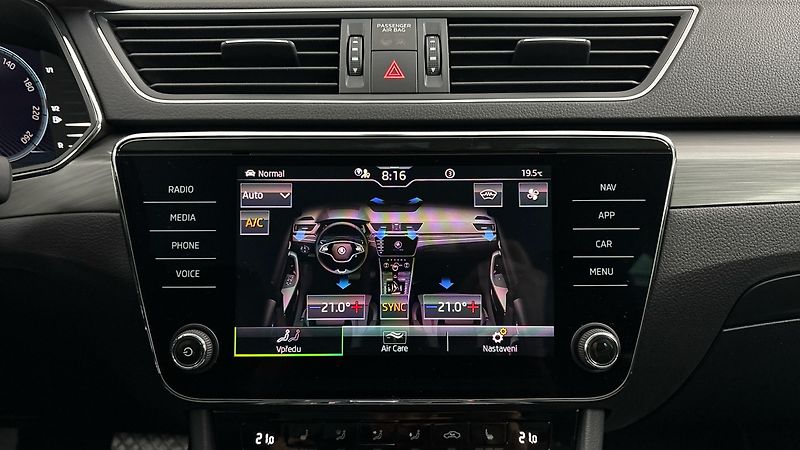 Škoda Superb 2.0 TDI DSG 4x4 Style - fotka 29 z 33