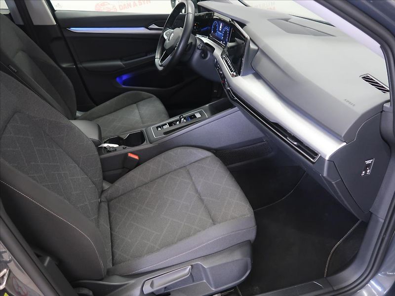 Volkswagen Golf 2,0 TDI Life DSG 1.majitel - fotka 13 z 35