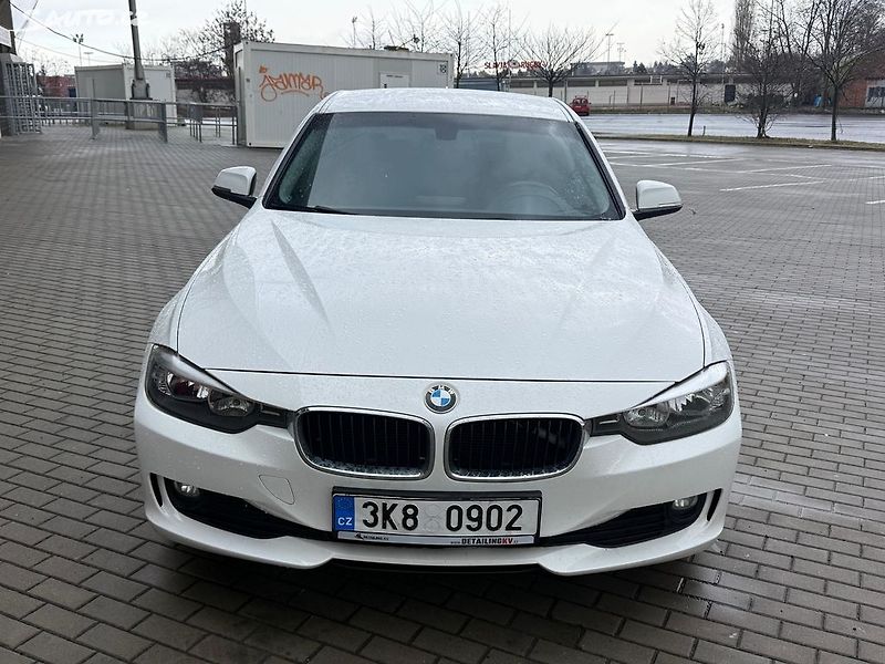 BMW Řada 3 (2014) 316i, 100kw Původ ČR - fotka 8 z 21
