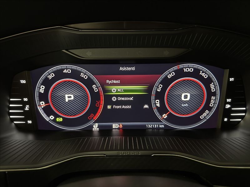 Škoda Superb 1,5 TSi  DSG Sportline Virtual - fotka 26 z 48