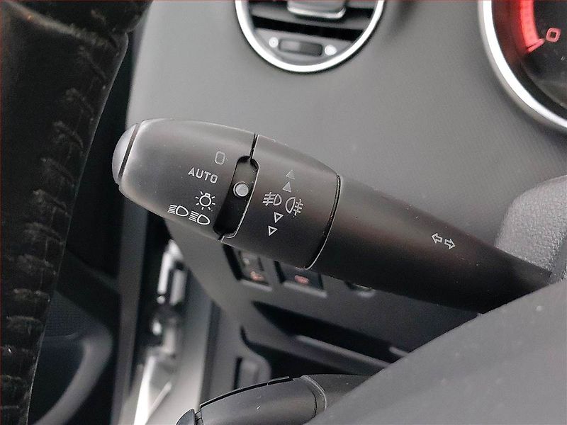 Peugeot 308 (2012) 1.6 HDi, Tempomat - fotka 17 z 20