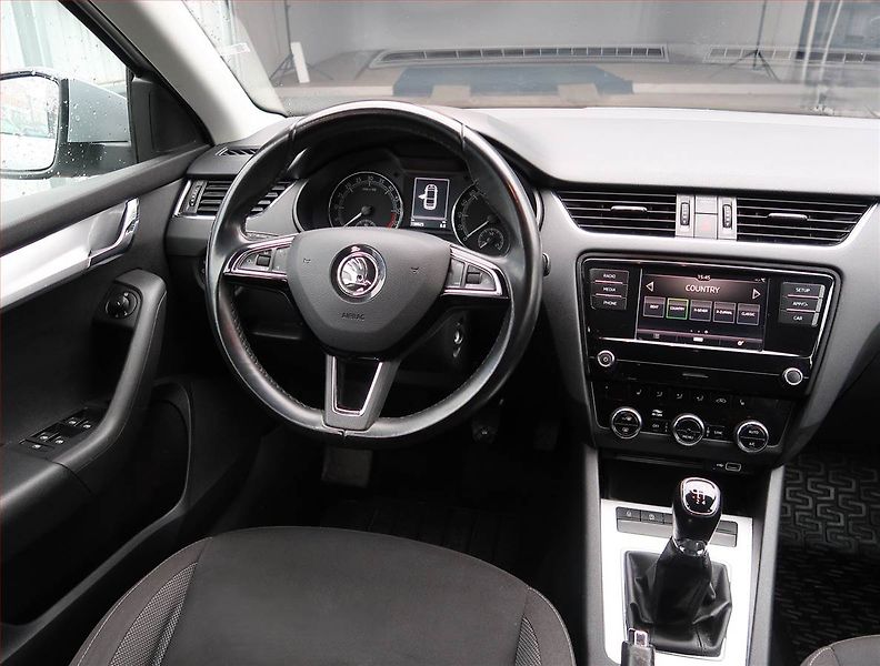 Škoda Octavia (2019) 1.6 TDI, Tempomat - fotka 7 z 15