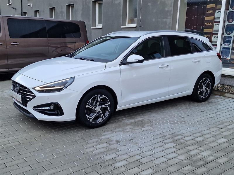 Hyundai i30 1.0 T-Gdi Family Smart Kombi - fotka 6 z 50