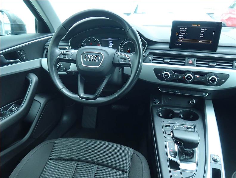 Audi A4 (2018) Sport 2.0 TDI, Automat, Navi - fotka 7 z 17