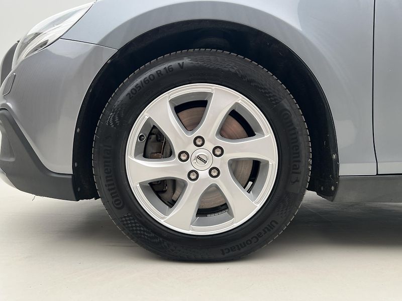 Volvo V40 CC D3 PLUS AUT - fotka 14 z 39