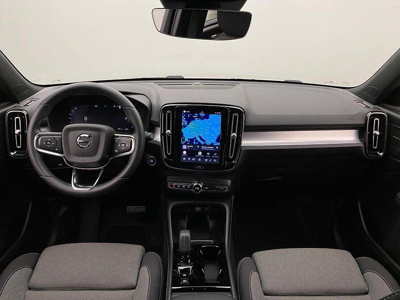 Volvo XC40 B4 BRIGHT PLUS AUT CZ - fotka 2 z 56