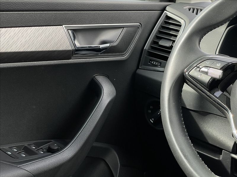 Škoda Karoq 2,0 TDI DSG Style Plus NAV+PDC - fotka 13 z 23