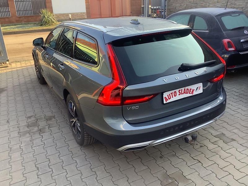 Volvo V90 (2018) CrossCountry 4x4  - fotka 4 z 40