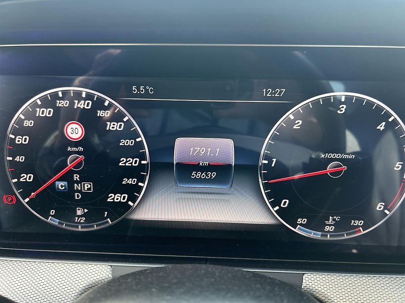 Mercedes-Benz Třídy E E 350d 190kW nové v ČR 58639km - fotka 54 z 61