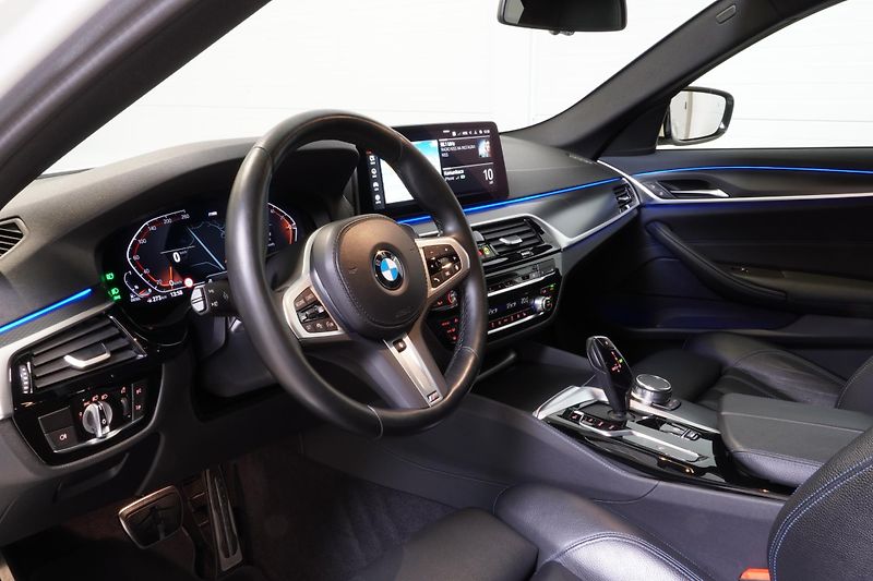 BMW Řada 5 520dxDrive,M-Packet,Tažné,ACC - fotka 16 z 37