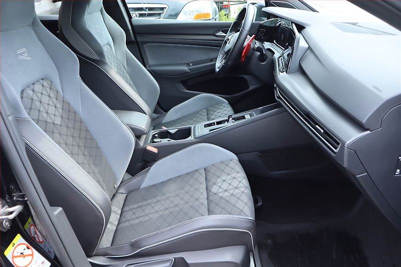 Volkswagen Golf (2021) R-Line 1.5 eTSI - fotka 9 z 25