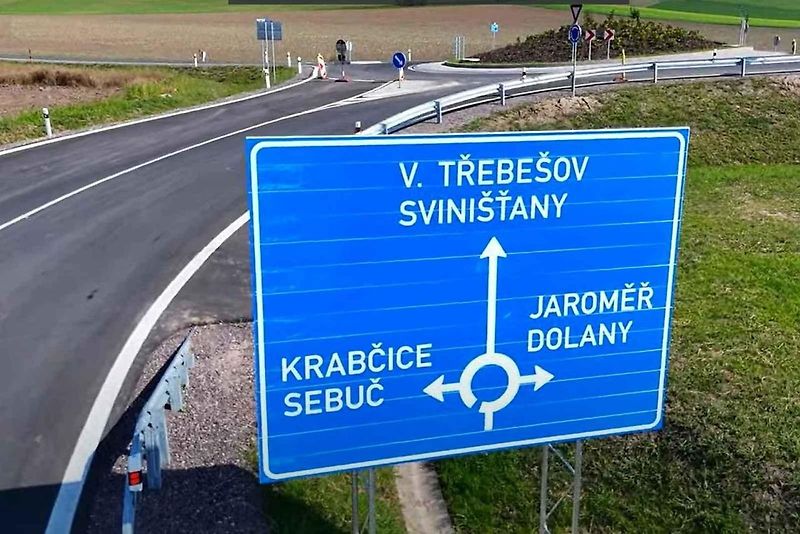 Obchvat Jaroměře z ptačí perspektivy. Průlet nad stavbou před dokončením.