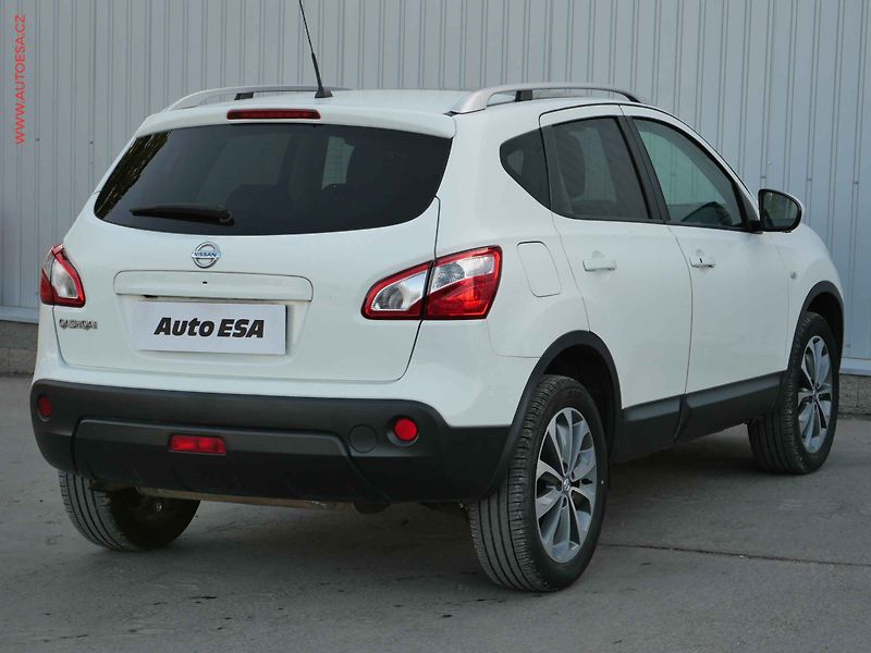 Nissan Qashqai (2012) 2.0i, Tekna, AT, xenon, panor - fotka 4 z 20