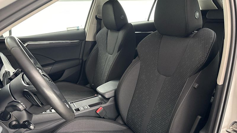 Škoda Octavia 2.0 TDI DSG Style Combi - fotka 15 z 27