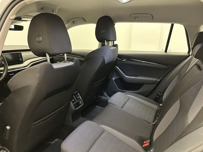 Škoda Octavia 1.5 TSI Ambition - fotka 19 z 26