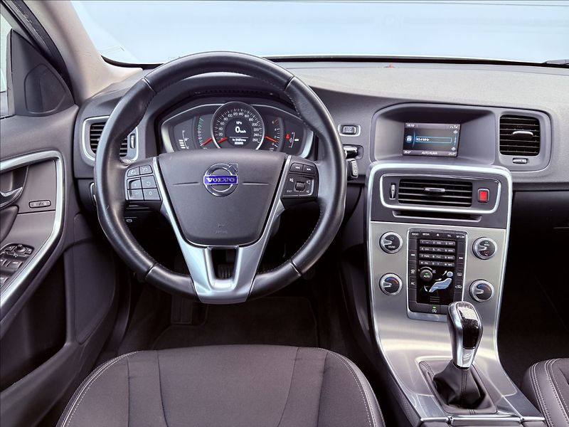 Volvo V60 2,0 D2 ZÁRUKA MOMENTUM CZ - fotka 8 z 28