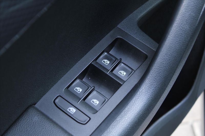 Škoda Octavia 2.0 TSI 162kW RS BI-XENON ČR - fotka 23 z 26
