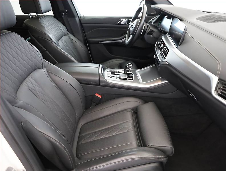 BMW X5 (2021) xDrive30d - fotka 7 z 22