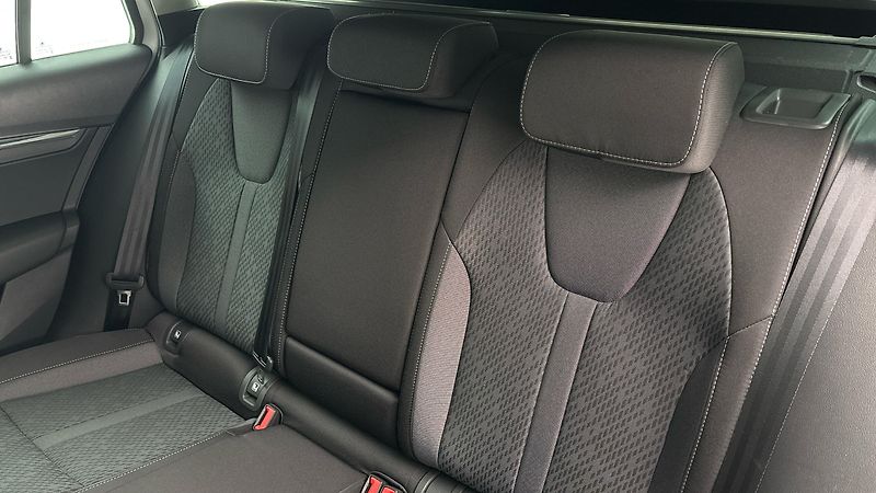 Škoda Octavia 2.0 TDI DSG Style Combi - fotka 16 z 24