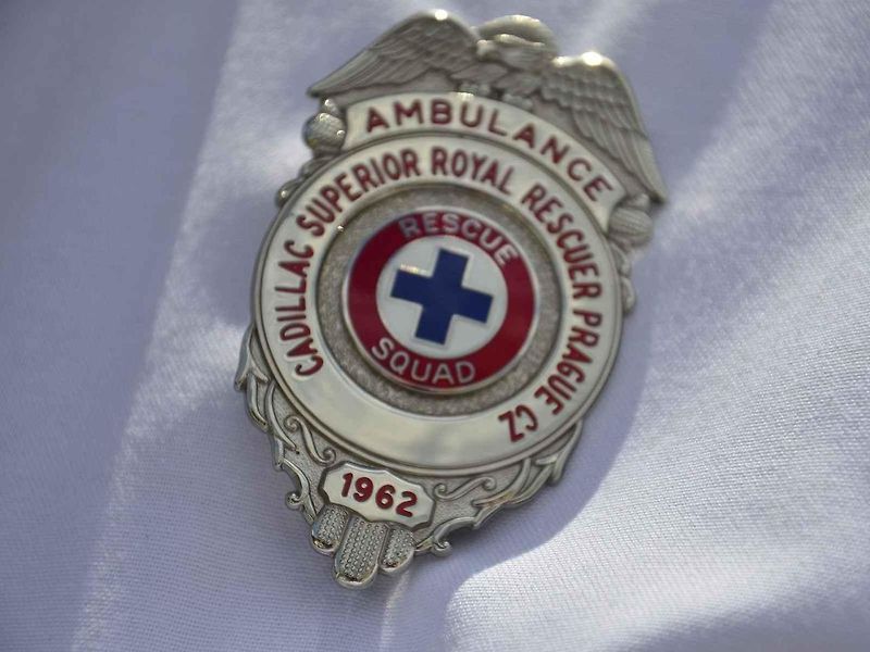 Přehlídka veteránů na Arnice v Mariánských Lázních. Sanitka Cadillac