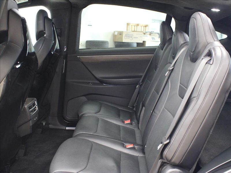 Tesla Model X 0,0 DUAL 90kWh 386KW TOP STAV - fotka 15 z 39