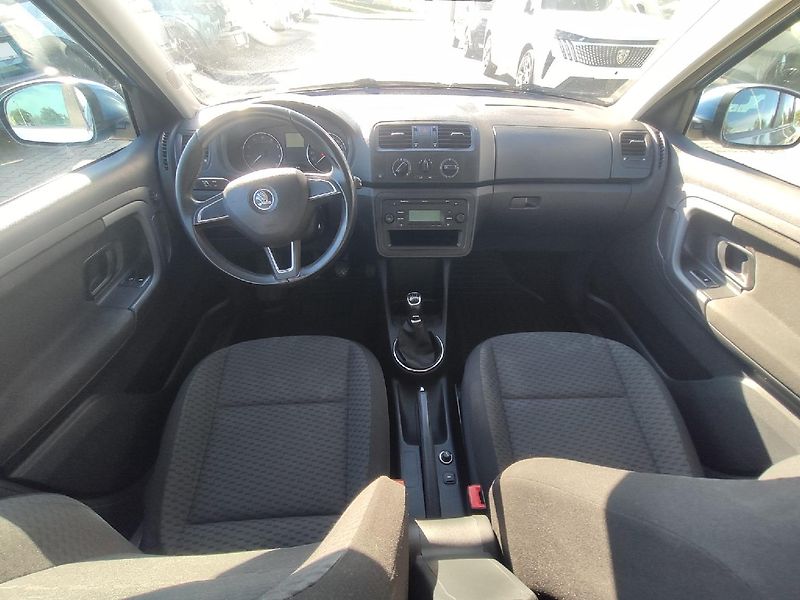 Škoda Fabia (2013) AMBIENTE 1.2 TSI 63 kW DPH - fotka 2 z 27