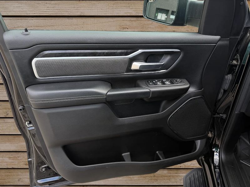 Dodge RAM (2022) +HEMI+BLACK EDITION+AIR LIFT+ - fotka 15 z 21