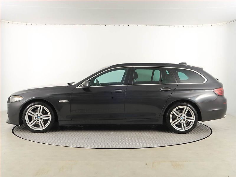 BMW Řada 5 (2011) M Paket 520d, Automat, Navi - fotka 3 z 19