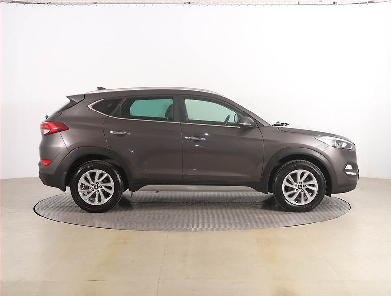 Hyundai Tucson (2018) Comfort 1.6 GDI, Serv.kniha - fotka 6 z 19