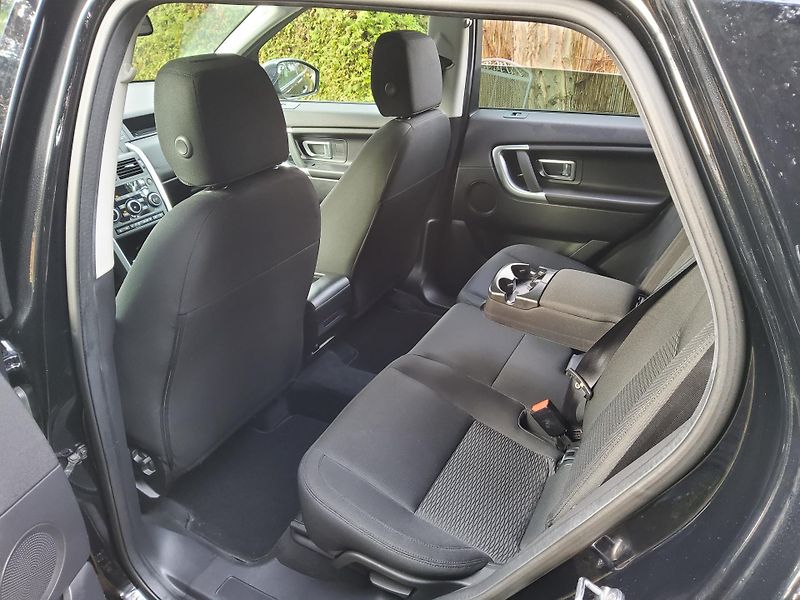 Land Rover Discovery Sport (2018) 2.0 TD4 AWD 110kW AT - fotka 10 z 19