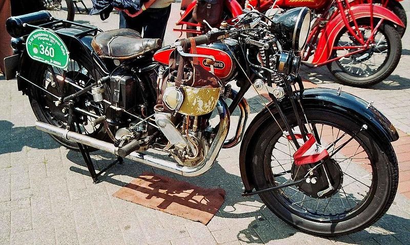 Motocykly Imperia se v Německu vyráběly deset let. Velké úspěchy slavily zejména při silničních závodech. Na snímku je Imperia H 500 Sport na Oldtimer festivalu Nürburgring 2007.