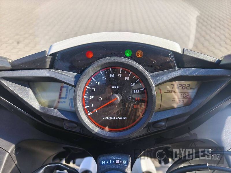 Honda VFR 1200 F (2010) - fotka 11 z 12