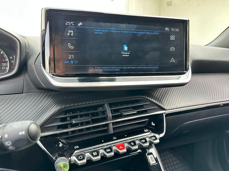 Peugeot 2008 (2024) 1.2 74 kW PureTech - fotka 14 z 25