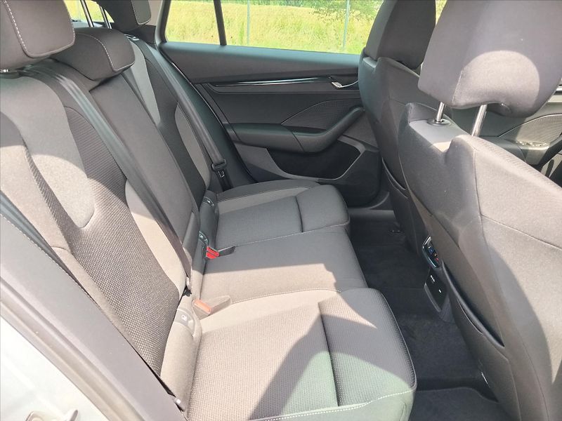 Škoda Octavia 2,0   Ambiente nezávislé topen - fotka 19 z 30