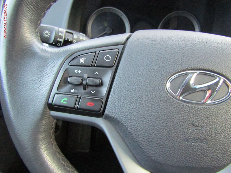 Hyundai Tucson (2015) 2.0 CRDi 4WD, Premium, panor - fotka 18 z 22