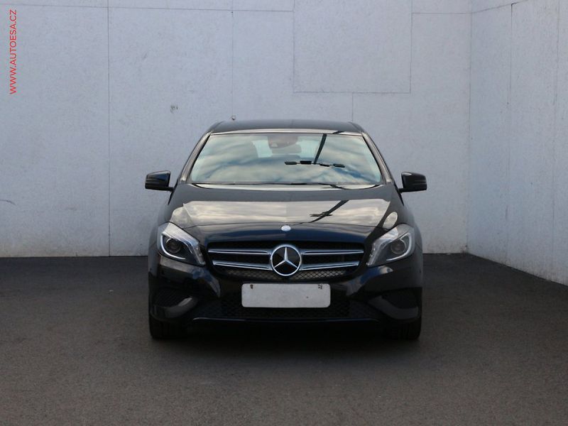 Mercedes-Benz Třídy A (2015) 1.6 A180 - fotka 2 z 3