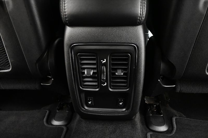 Jeep Grand Cherokee 3,0 CRD 177 kW 4x4 AT Overland - fotka 22 z 33