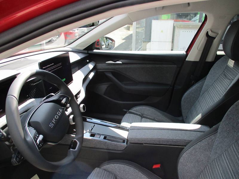 Škoda Superb Combi Selection 2,0TDI 110kW D - fotka 9 z 13