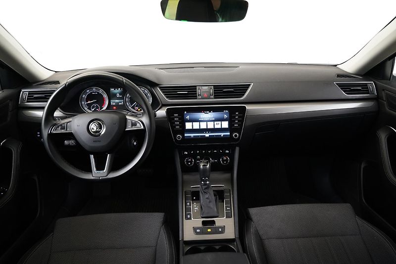Škoda Superb - fotka 5 z 26