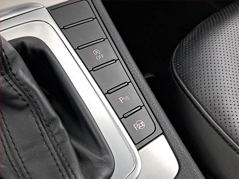 Volkswagen Passat (2014) 2.0 TDI, Automat, Navi, Xenony - fotka 14 z 20