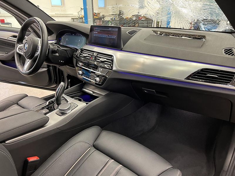 BMW Řada 5 530D XDRIVE M-SPORT 195kW - fotka 18 z 24