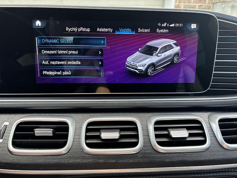 Mercedes-Benz GLE (2023) 400d 4MATIC 9GTRONIC AMG Paket - fotka 100 z 166