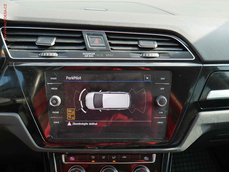 Volkswagen Touran (2019) 2.0TDi, DSG, navi - fotka 15 z 16