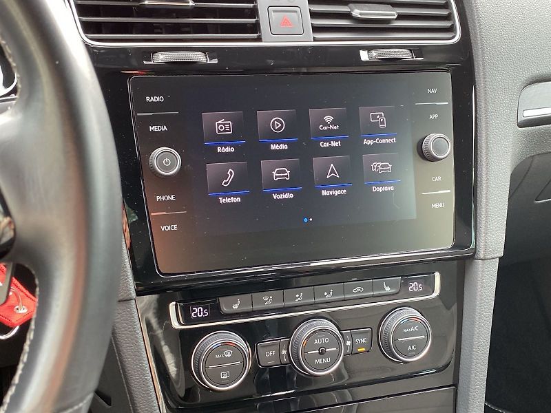 Volkswagen Golf (2019) 2.0 TSI DSG 4Motion R-Line - fotka 16 z 34